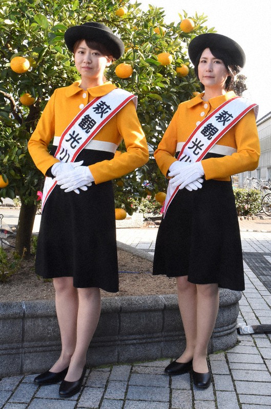 新しく萩観光小町に就任した井上さん(左)と長井さん