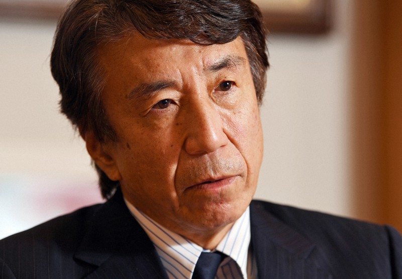 インタビューに答える自民党の斎藤健衆院議員=東京都千代田区の衆院第1議員会館で2020年12月22日、滝川大貴撮影
