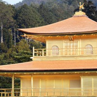 金閣寺が18年ぶりまばゆい姿 屋根ふき替え、鳳凰の金箔も補修 [写真