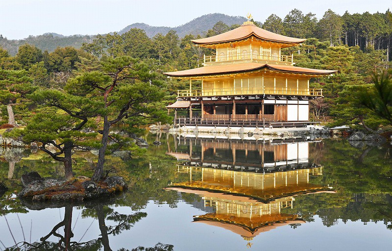 金閣寺が18年ぶりまばゆい姿 屋根ふき替え、鳳凰の金箔も補修 [写真