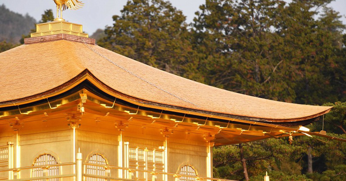 金閣寺が18年ぶりまばゆい姿 屋根ふき替え、鳳凰の金箔も補修 [写真