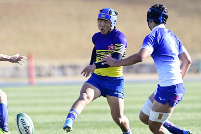 京都成章SO大島 「汚名返上」の絶妙キックパスで先制演出 全国高校