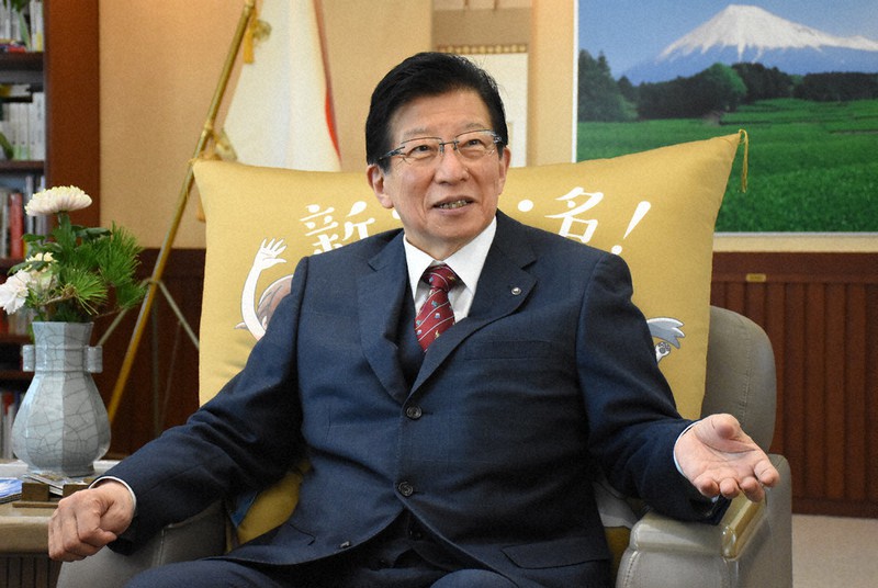 インタビューに答える川勝平太静岡県知事=県庁で、古川幸奈撮影