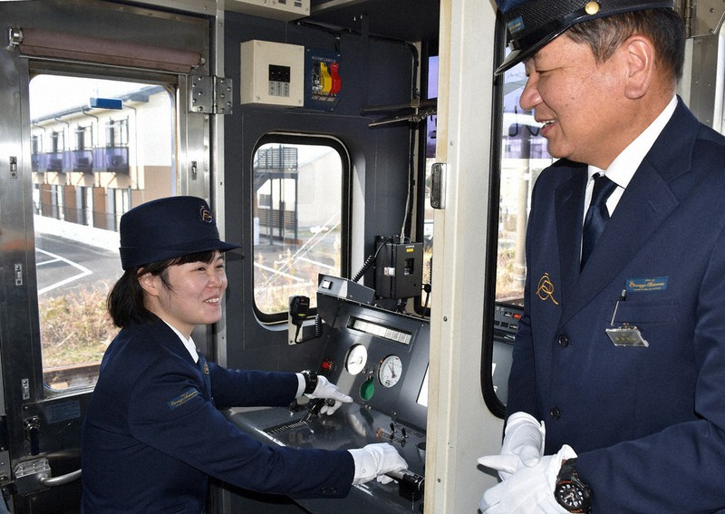 九州豪雨半年 くま鉄再出発、担い手に 他社で研修、復旧待つ新人運転士