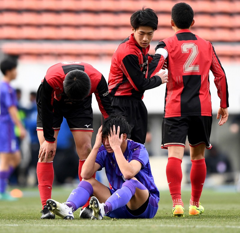 全国高校サッカー 高校サッカー 準々決勝 ４強出そろう 写真特集13 13 毎日新聞