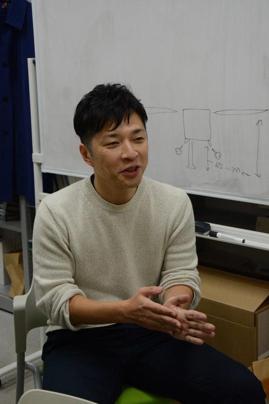 リュウグウの岩の影の長さを測って着陸場所を見つけた諸田智克・東京大准教授=東京都文京区の東京大で2020年12月8日午後5時55分、信田真由美撮影