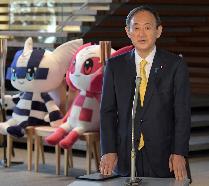 緊急事態宣言が再発令され、記者団の質問に答える菅義偉首相=首相官邸で2021年1月8日午前8時55分、竹内幹撮影