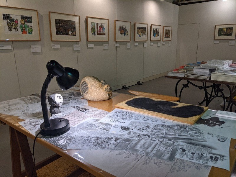 下絵や版木も展示されている「せかいのくにで おめでとう!」の絵本原画展=前橋市敷島町で2020年12月14日、増田勝彦撮影