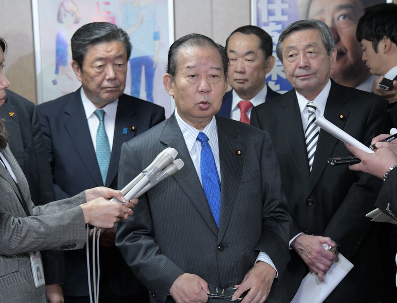 菅政権を支える自民党の二階俊博幹事長(中央)、林幹雄幹事長代理(右)森山裕国対委員長(左)=党本部で2018年10月18日午前11時45分、川田雅浩撮影