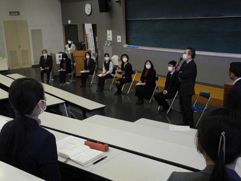 講演の後に開かれたパネルディスカッションあった=山梨県中央市で2021年1月9日、野呂賢治撮影