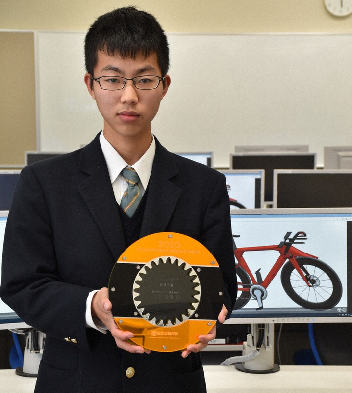 3D-CADプロダクトコンテストのSolidWorks部門で最優秀賞を受賞した松江工業高3年の小林宙輝さん=松江市古志原4の松江工業高で2020年12月7日午後5時46分、小坂春乃撮影