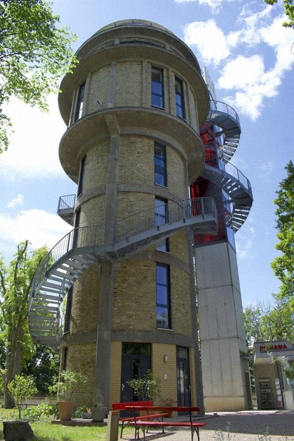 土木遺産の給水塔に光 ドイツのユニークな姿を冊子で紹介 | 毎日新聞