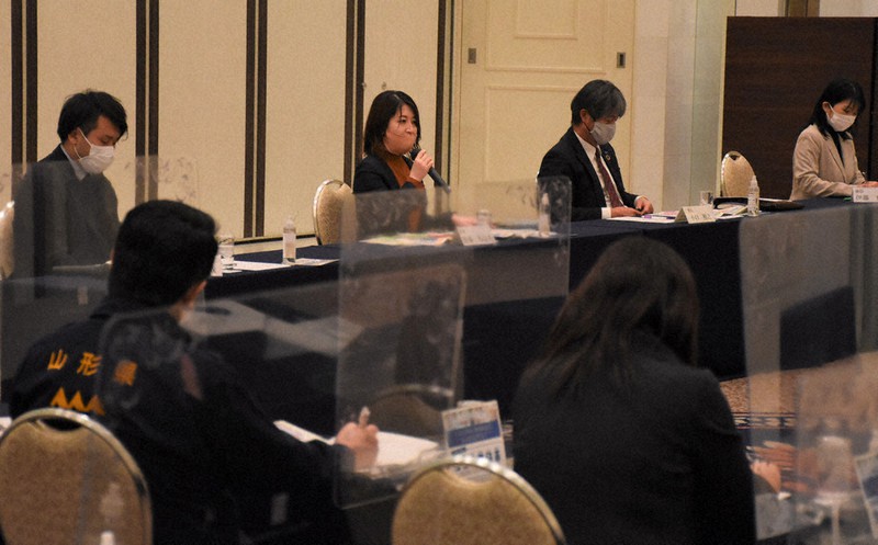 若年女性の流出阻止などを検討する若年女性県内就職・定着促進協議会=山形市で2020年12月25日、的野暁撮影