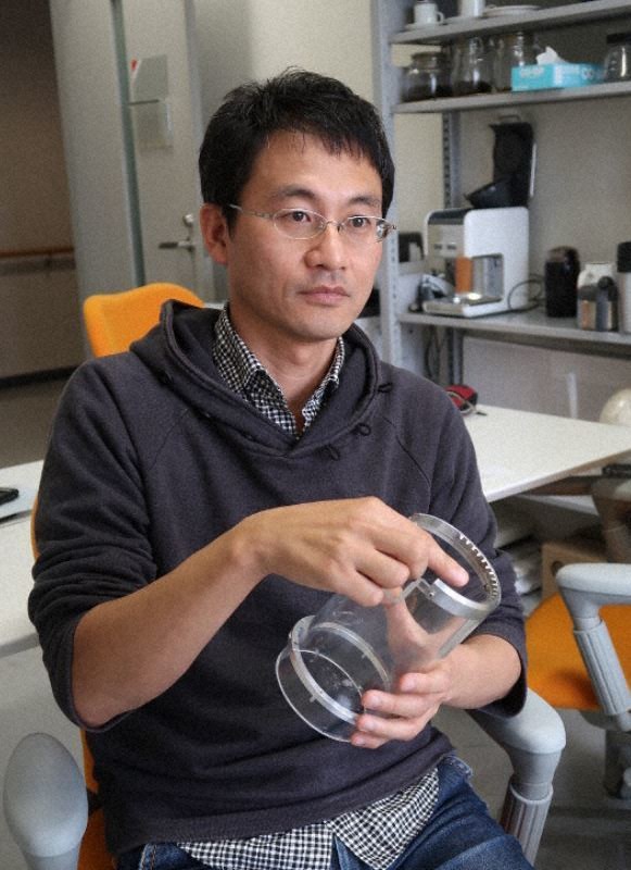 探査機はやぶさ2のサンプラーを開発した橘省吾・東京大教授=東京都文京区で2018年10月、永山悦子撮影