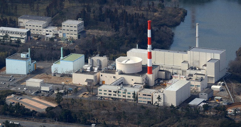 JAEAの高速炉「常陽」=茨城県大洗町で2017年3月4日、本社ヘリから長谷川直亮撮影
