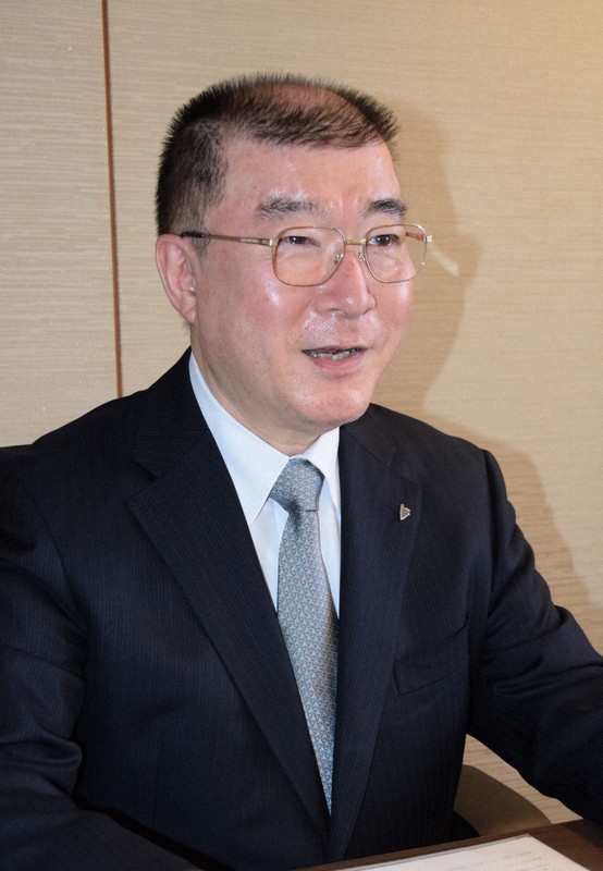 インタビューに応じる日本医師会の釜萢敏常任理事=東京都内で2021年1月5日午後、竹地広憲撮影