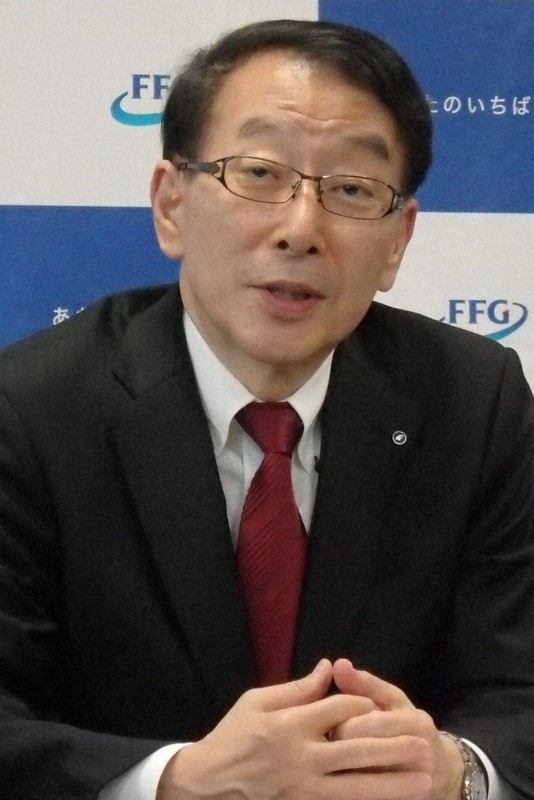 インタビューに応じるふくおかフィナンシャルグループの柴戸隆成会長兼社長=福岡市中央区で2020年12月25日午後3時20分、高橋慶浩撮影