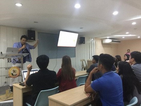 フィリピンの大学生との交流会=栄鋳造所提供