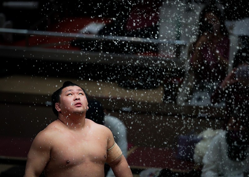 大栄翔8連勝で勝ち越し 正代2敗目を喫し 1敗不在に 大相撲初場所8日目 写真特集1 18 毎日新聞