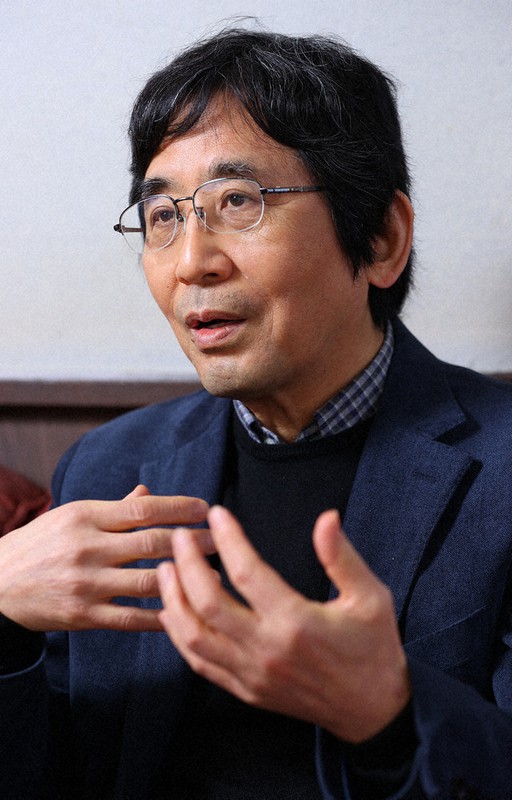 演出家の鵜山仁さん=東京都新宿区で2020年12月22日、宮武祐希撮影