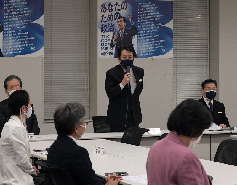 立憲民主党執行役員会で発言する枝野幸男代表(中央)=衆院第2議員会館で2021年1月18日午後5時40分、竹内幹撮影
