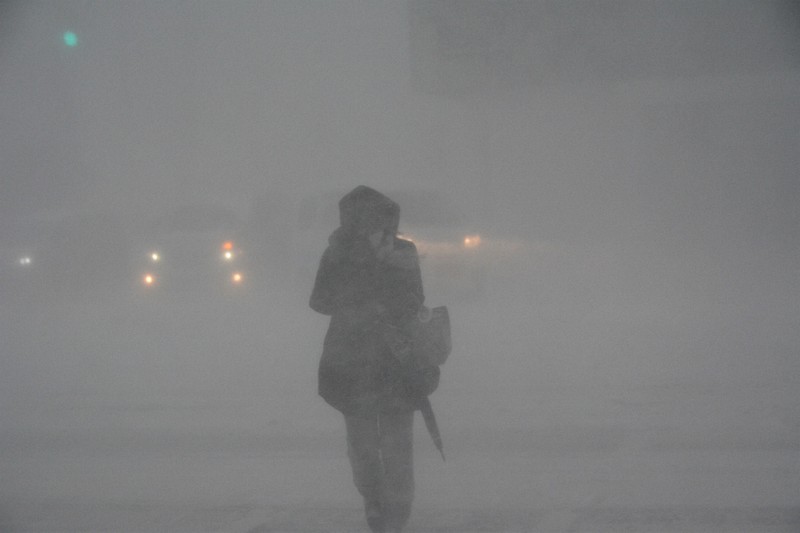 吹雪 秋田県で猛吹雪 上空に寒気 朝の通勤時、視界悪く [写真特集1/5