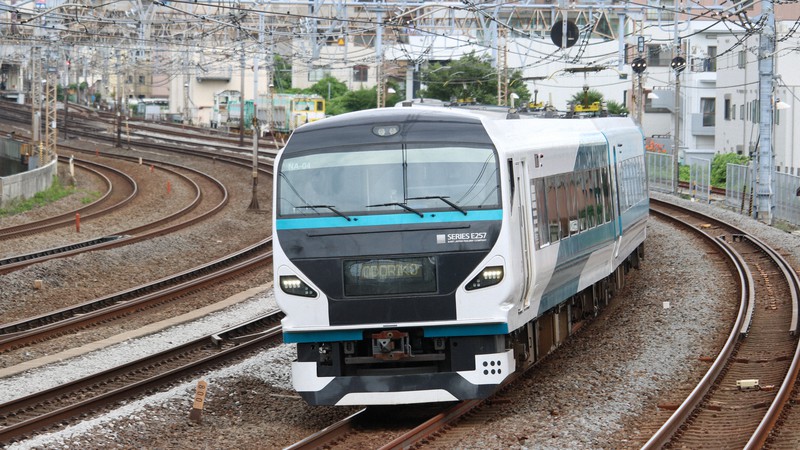 特急「湘南」に使われるE257系