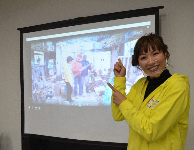 「視聴者と同じ目線で木津川の魅力を探したい」と話す石黒さん=京都府木津川市役所で、鈴木健太郎撮影