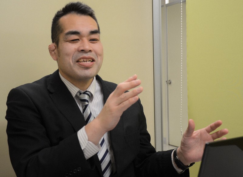 セカンドキャリア 大相撲から 街の法律家 へ 元力士 コロナ苦境の飲食店に寄りそう 毎日新聞