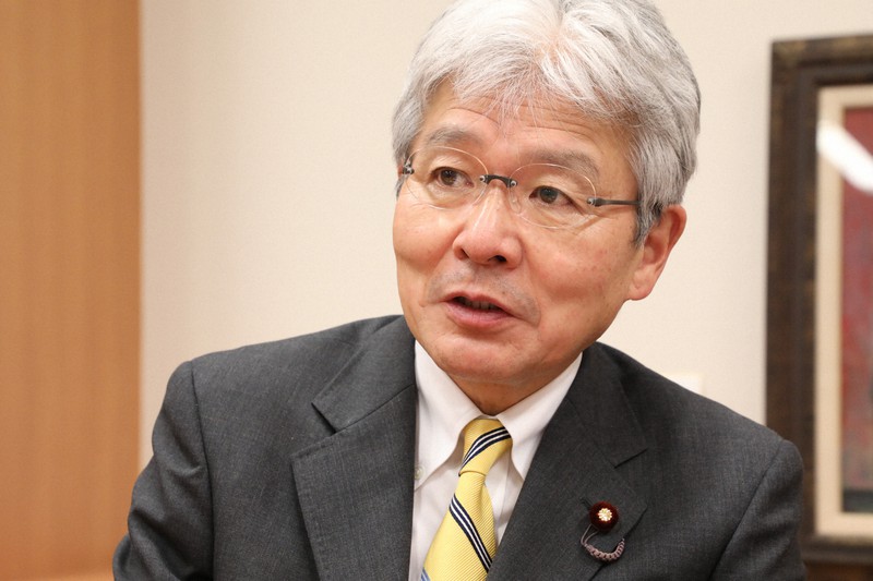 逢坂誠二氏=岡本同世撮影