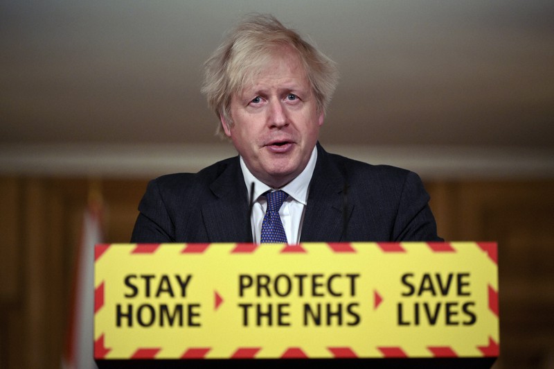 記者会見で新型コロナウイルスの変異株について述べる英国のジョンソン首相=ロンドンで2021年1月22日、AP