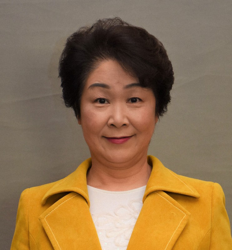 現職の吉村美栄子氏