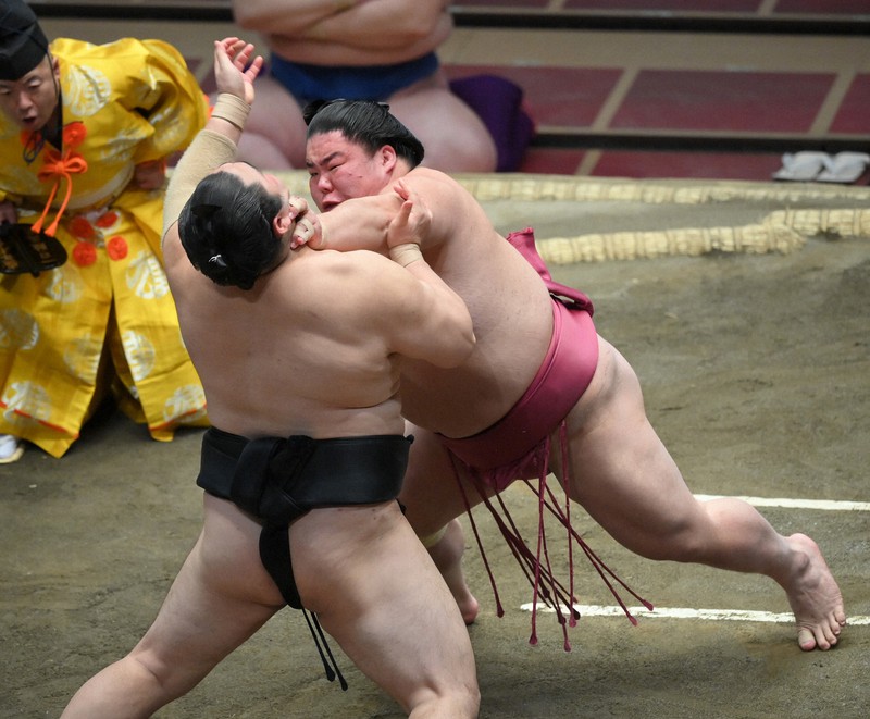 賜杯があんなに重いとは 大栄翔 苦手 隠岐の海相手に堂々 自分の相撲 毎日新聞