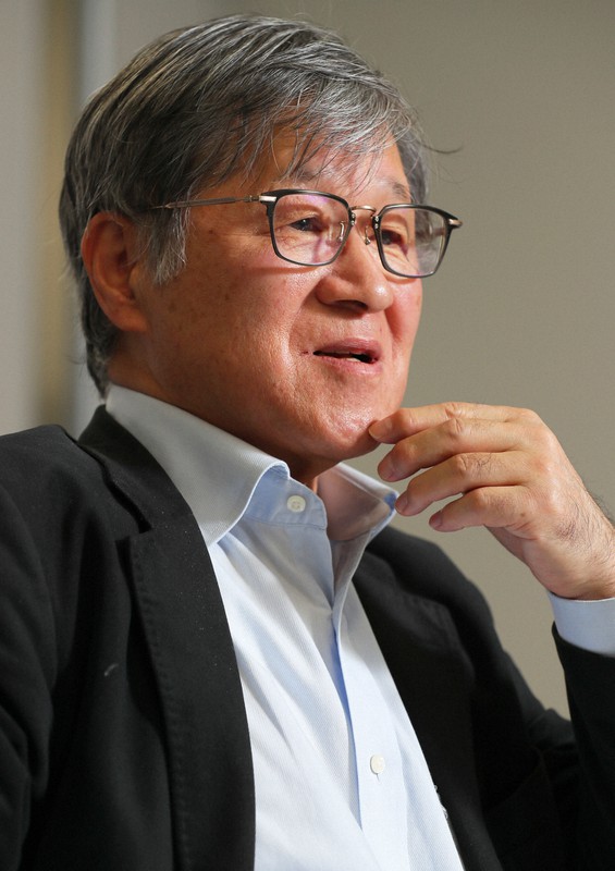 インタビューに答える柳原敏・福井大特命教授=東京都港区で2021年1月5日、長谷川直亮撮影