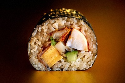 ホテルニューオータニ博多が予約販売している1本1万円の恵方巻き＝同ホテル提供