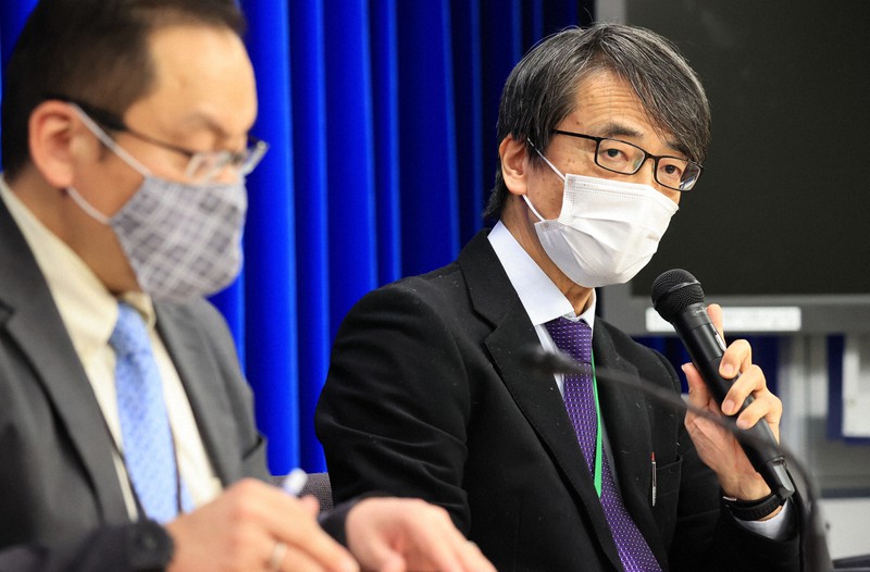 変異株の感染者について語る脇田隆字国立感染症研究所所長(右)と厚生労働省の江浪武志結核感染症課長=厚労省で2021年1月18日午後8時32分、梅村直承撮影
