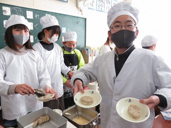 Crocodile patties, croquettes add bite to Osaka school lunches