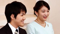 婚約が内定し、記者会見される秋篠宮家の長女眞子さま（右）と小室圭さん＝東京都港区の赤坂東邸で2017年9月3日（代表撮影）