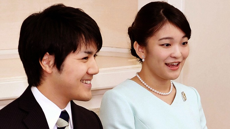 婚約が内定し、記者会見される秋篠宮家の長女眞子さま(右)と小室圭さん=東京都港区の赤坂東邸で2017年9月3日(代表撮影)