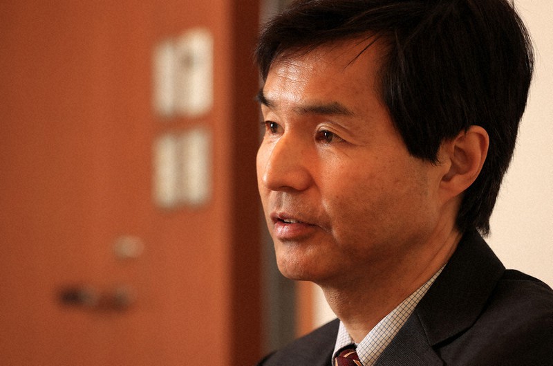 コロナ禍における景気の行き先を語るみずほ証券チーフマーケットエコノミストの上野泰也さん=東京都千代田区で2021年1月19日、梅村直承撮影