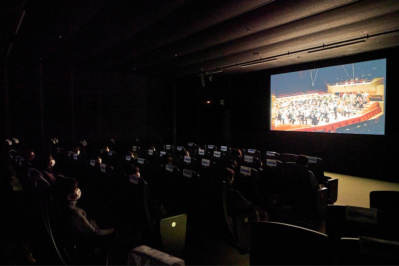 仙台市内で行われた仙台ジュニア・オケのメンバーやOBに向けた上映会 写真提供:サントリーホール