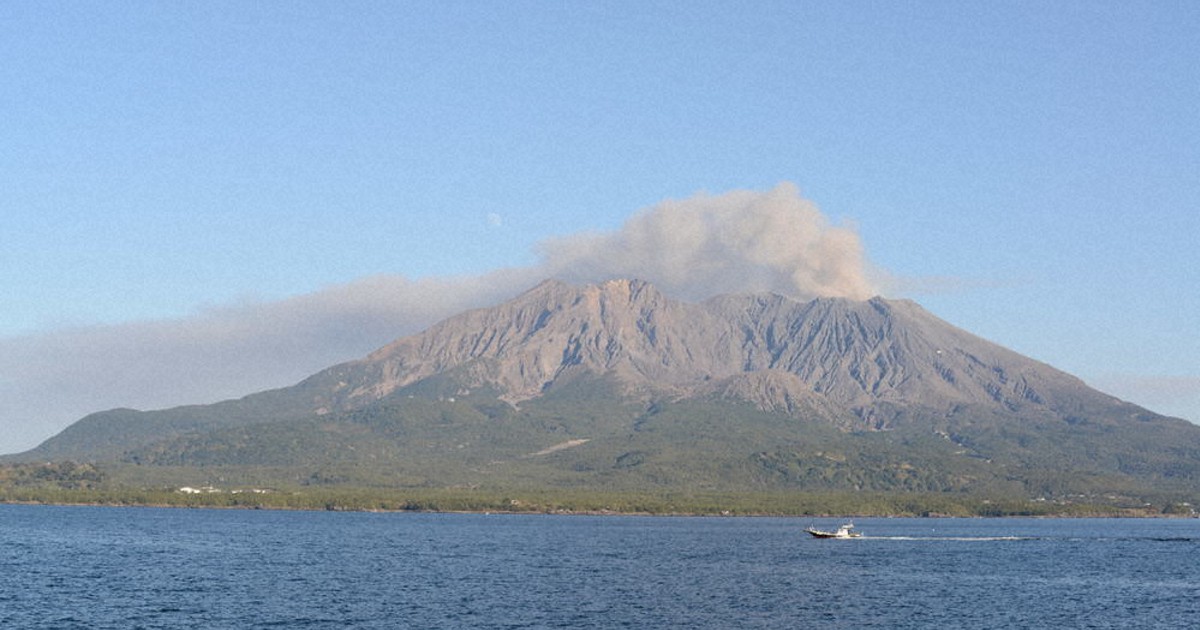 赤い桜島 sakurajima_01-860x550-1-