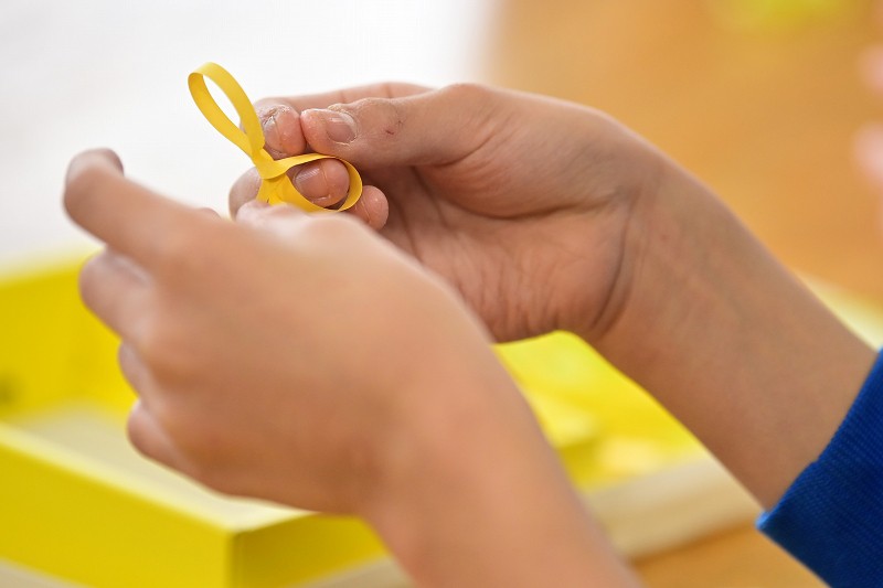 読む写真 コロナ差別は悲しい 結び合う願い込め 児童ら シトラスリボン 写真特集6 7 毎日新聞