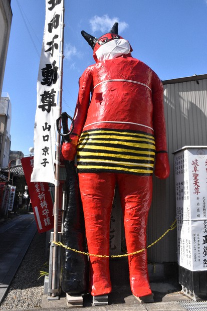 手洗い、うがい、疫病退散」 マスク付けた巨大な赤鬼も登場 岐阜