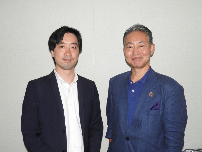 林泰臣さん(左)と高山千弘さん=2020年10月15日午後6時46分、高野聡撮影