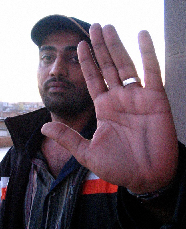 漆黒を照らす １１０ シリア 日本人記者殺害事件から６年 戦場取材 地元記者の苦悩 大阪 毎日新聞