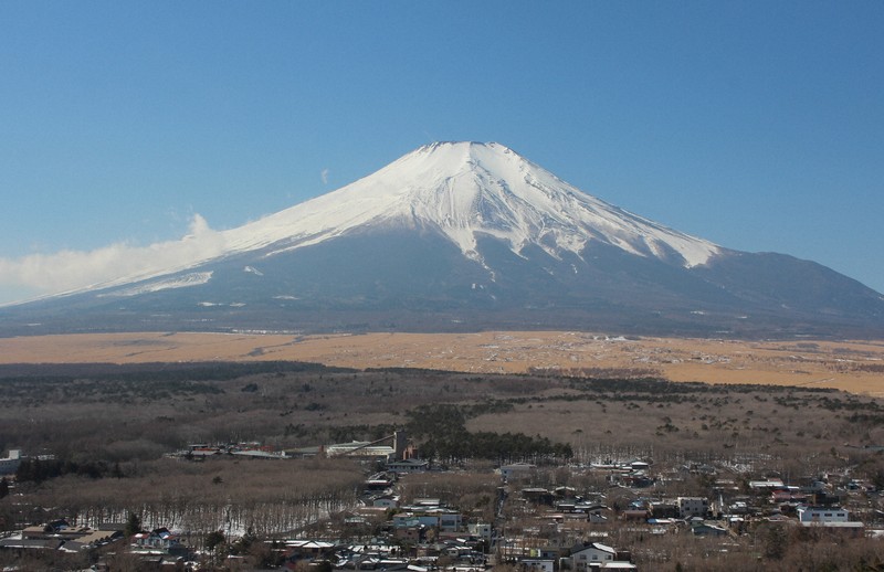 富士山北面に広がる北富士演習場=山梨県山中湖村で2018年2月、小田切敏雄撮影