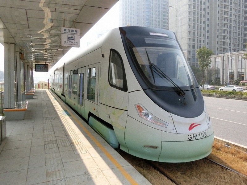 中国初の燃料電池で走る路面電車=中国広東省仏山市で2020年12月、小倉祥徳撮影