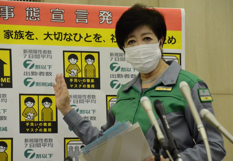 新規陽性者数を7日間平均で7割以下まで下げる重要性を強調する小池百合子東京都知事=都庁で2021年2月4日午後1時59分、竹内麻子撮影