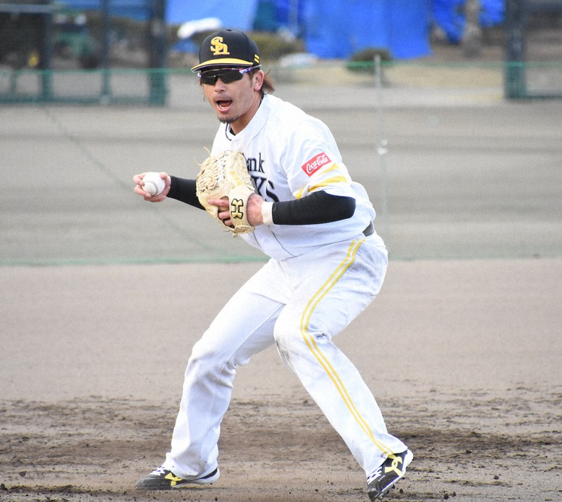 途切れたgグラブ賞 もう一回奪い取る 鷹のベテラン松田 無観客でもはつらつ 毎日新聞